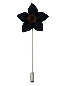 Quentino Tmavo modrá květina do klopy s dreveným knoflíčkem