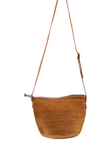Dámska kabelka cez rameno z palmovej slamy Kbas Keňa s koženým popruhom 087211-1