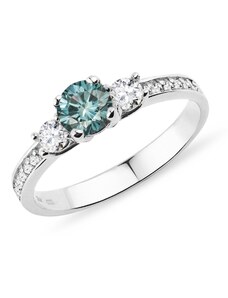Prsteň z bieleho zlata s modrým a bielymi diamantmi KLENOTA K0233012
