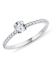 Zásnubný diamantový prsteň z bieleho zlata KLENOTA K0285012