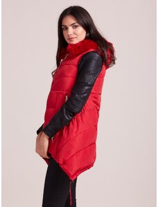 Fashionhunters Červená zimná vesta s kapucňou a kožušinou