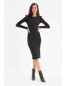 Trendyol Collection Detailné pletené šaty s čiernym volánom