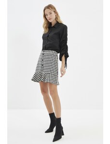 Trendyol Collection Čierna tkaná volánová sukňa