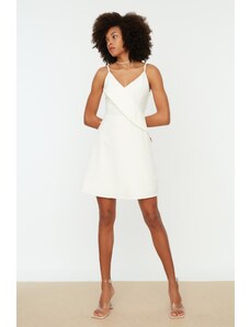 Trendyol Collection Biele tkané šaty s výstrihom do V a s výstrihom do V