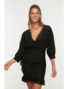 Trendyol Collection X Moeva čierne bavlnené tkané plážové šaty s výšivkou