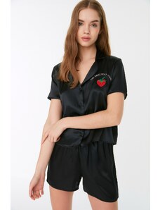 Trendyol Collection Čierna vyšívaná saténová košeľa-šortky Tkané pyžamové súpravy