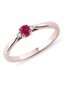 Prsteň z ružového 14k zlata s rubínom a diamantmi KLENOTA K0271054