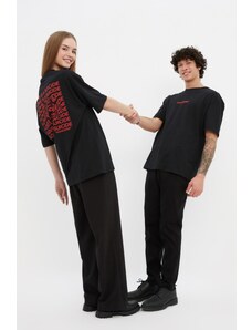 Trendyol Black Unisex uvoľnený/pohodlný strih, tričko zo 100% bavlny s textovou potlačou