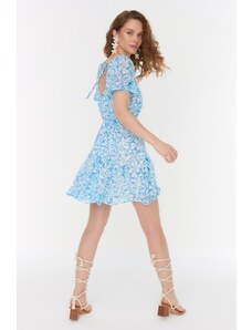 Trendyol Collection Kvetinové tkané šaty s modrým pásom