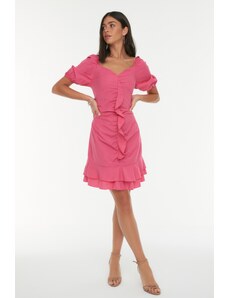 Trendyol Collection Ružové volánové tkané šaty