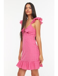 Trendyol Collection Ružové tkané šaty s vyšívaným golierom