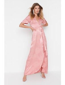 Trendyol Collection Detailné saténové dlhé večerné šaty s ružovým rukávom