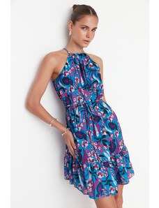 Trendyol Collection Detailné mini tkané šaty s modrým kvetinovým strihom A-line