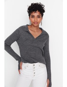 Trendyol Collection Antracitový sveter s polo výstrihom