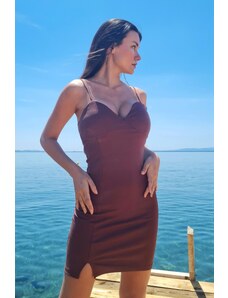 Trend Alaçatı Stili Dámske hnedé šaty s krátkym rozparkom a nastaviteľným popruhom