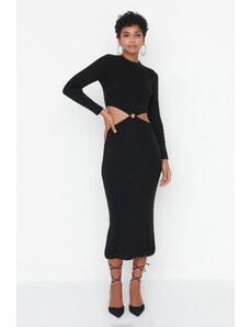 Trendyol Collection Čierne vzorované úpletové šaty s výstrihom