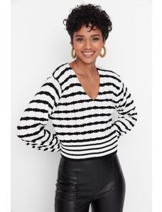 Trendyol Collection Čierny pletený sveter s pruhovaným úpletom