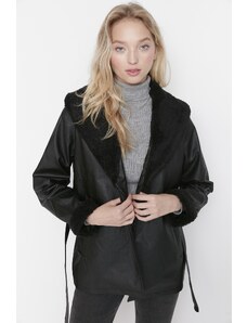 Trendyol čierny pásový plyšový kožušinový detail kabát z umelej kože