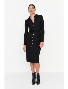 Trendyol Collection Čierne vypasované polokošile s dlhým rukávom, rebrované zapínané elastické midi pletené šaty