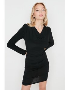Trendyol Collection Čierne elegantné večerné šaty s výstrihom a výstrihom