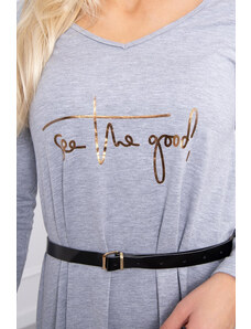 K-Fashion Šaty s ozdobným pásikom a nápisom šedej farby