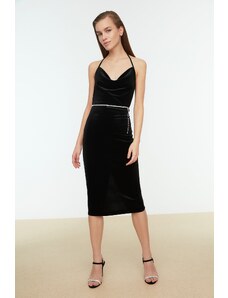 Trendyol Collection Čierne zamatové večerné šaty