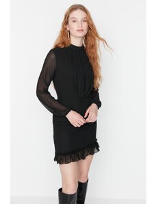 Trendyol Čierne mini vypasované šifónové tkané šaty