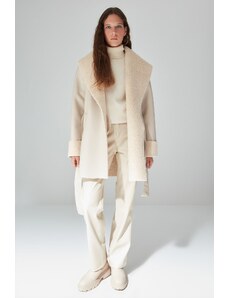 Trendyol Collection Béžová limitovaná edícia kabáta z umelej kože s golierom a rukávmi