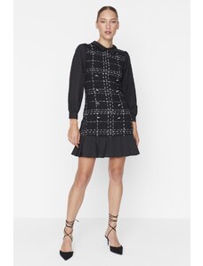 Trendyol Collection Tweedové tkané šaty s čiernym golierom