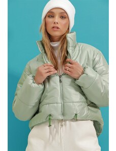 Trend Alaçatı Stili Dámsky stojan na mätu golier dvojvreckový nafukovací kabát s elastickým pásom