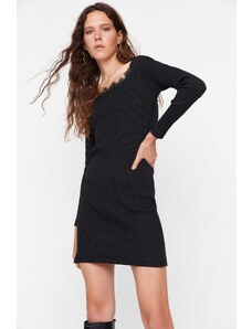 Trendyol Collection Čierne čipkované detailné mini pletené šaty
