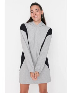 Trendyol Grey Color Block Vyvýšené mini pletené šaty