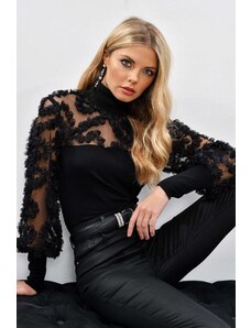 Cool & sexy dámska čierna blúzka s tylovými rukávmi a tombolovým doplnkom BK894