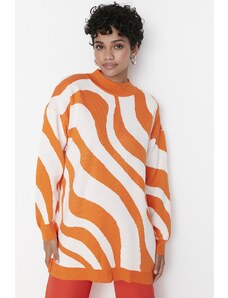 Trendyol Modest Ecru Orange Animal Stripe vzorovaný sveter s polovičným rolákom