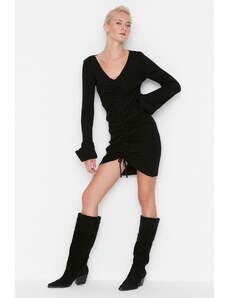 Trendyol Čierne mini úpletové šaty s výstrihom do V