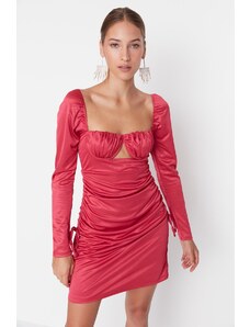 Trendyol Fuchsia večerné šaty s rúškom detailný satén