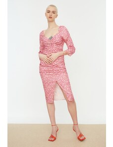 Trendyol ružové smocking a rozparkové detailné šaty