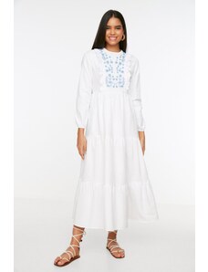 Trendyol Modest Detailné vyšívané tkané šaty s bielym volánom