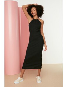Trendyol Black Halterneck rebrovaný strih, flexibilné midi pletené šaty
