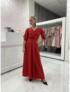 Dlhé červené šaty s otvorenými rukávmi