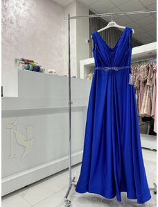 Dlhé saténové modré šaty so strieborným opaskom