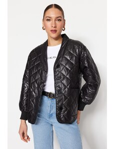 Trendyol Collection Čierna oversize prešívaná bunda s vreckami