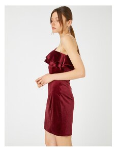 Koton Velvet Mini večerné šaty s jedným ramenom volánový kameň detailný.