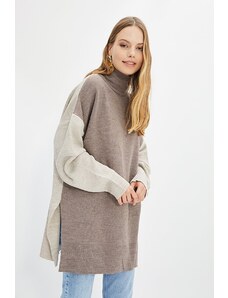 Trendyol Modest Dlhý pletený sveter s rolákom v hnedej farbe