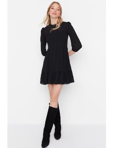 Trendyol Collection Čierne mini lemované čipkované tkané šaty