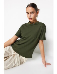 Trendyol Collection Zelená 100 % bavlna Slogan s potlačou Základný stojanový golier Pletené tričko