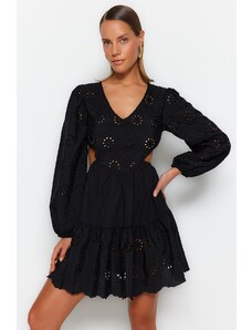 Trendyol Collection Čierne mini tkané plážové šaty bez chrbta