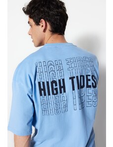 Trendyol Blue pánske oversize/široké strihy crew krk s krátkym rukávom s potlačou trička zo 100% bavlny.