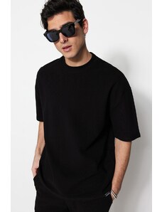 Trendyol Limited Edition Edition Čierna pánska oversize 100% bavlna s etiketou, textúrované basic hrubé hrubé tričko.