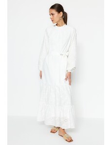 Trendyol Modest Biele vyšívanie rukávov a sukní Detailne podšité tkané šaty